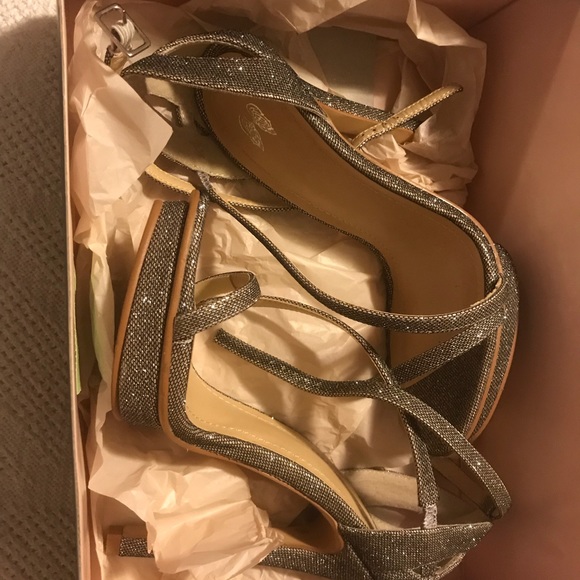 Victoria Secret ankle strap heels - Picture 2 of 6